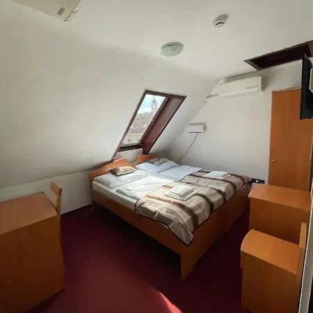 Minaret&etterem Hotel 3*