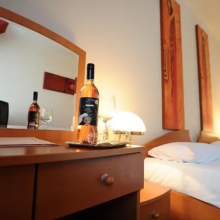 Hotel Minaret&etterem 3*