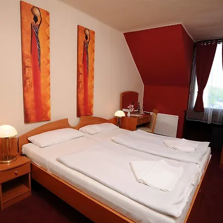 Hotel Minaret&etterem 3*